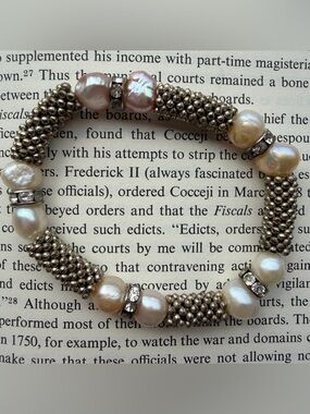 Genuine pearl and silver bracelet